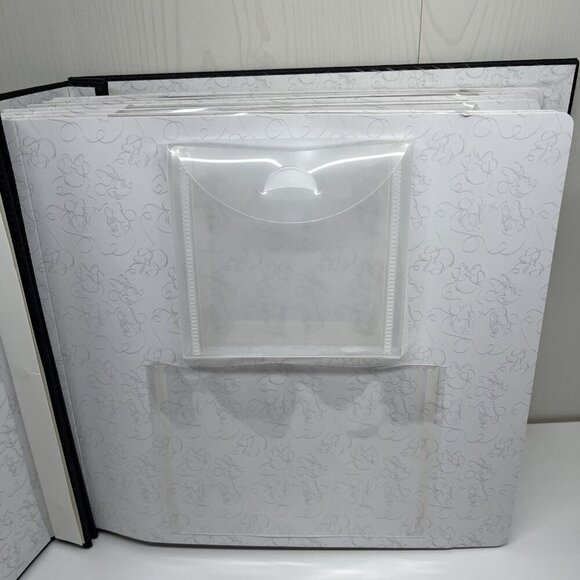 Disney Minnie Mouse The Main Attraction Collector Book Binder only NO pins - Picture 11 of 16